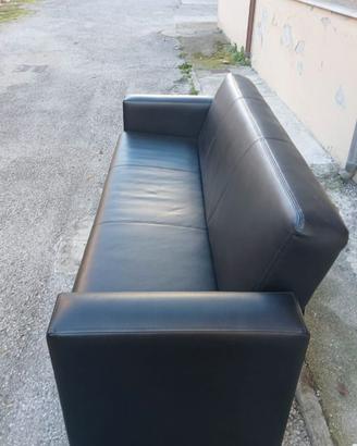 divano-letto in ecopelle