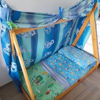 LETTINO MONTESSORIANO IN LEGNO A TENDA

