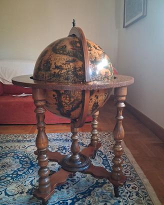 Mappamondo retrò porta liquori con raffigurazioni