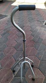 Bastone quadripode per deambulazione anziani