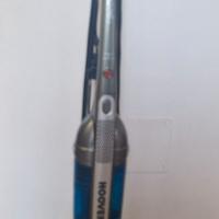 aspirapolvere e scopa a vapore