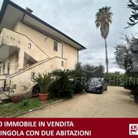 Casa indipendente divisa in due appartamenti