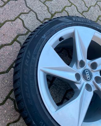 4 cerchi nuovi audi a 3 con gomme neve 225-45R17
