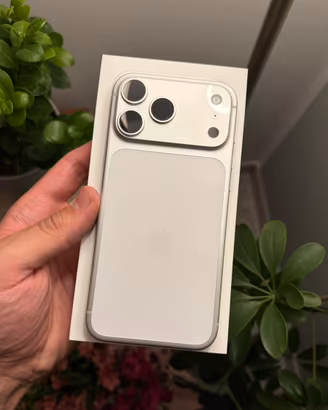 iPhone 17 Pro Max - PARI AL NUOVO
