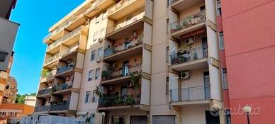 Luminoso esavani con p. auto zona S. Lorenzo