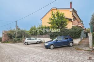 TRILOCALE CON GIARDINO A SAN CLEMENTE