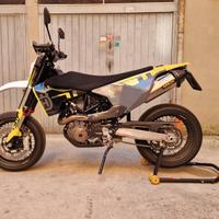 Husqvarna 701 supermoto 