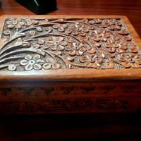 scatola vintage in legno intarsiato 