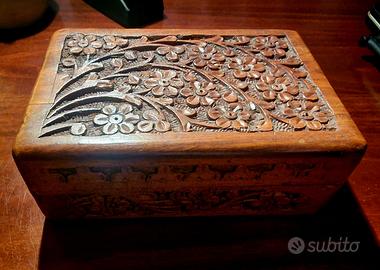 scatola vintage in legno intarsiato 