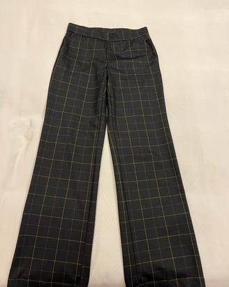 Pantalone nero, con riquadri