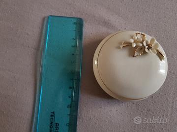 Portagioie Capodimonte in Porcellana con fiori  