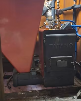 CALDAIA A BIOMASSA  E LEGNA TATANO
