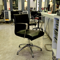 Cinque poltrone parrucchiere