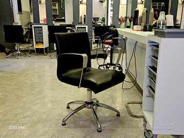 Cinque poltrone parrucchiere