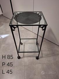 Carrello artigianale in ferro battuto.