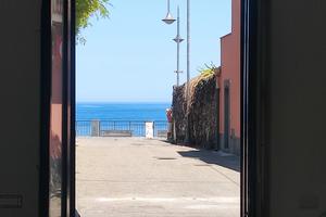 Indipendente a 30 metri dal mare