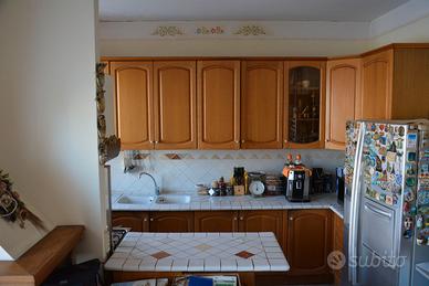 cucina componibile in legno massello rovere.