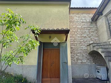 VILLA SINGOLA A SCHEGGIA E PASCELUPO