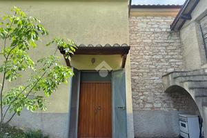 VILLA SINGOLA A SCHEGGIA E PASCELUPO