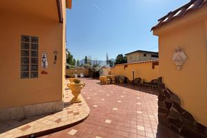 VILLA A SCHIERA A TERRACINA
