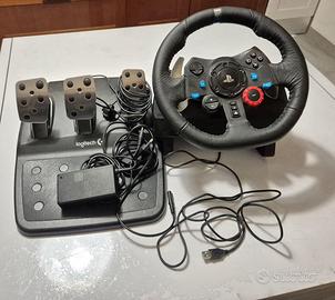 Volante con pedaliera