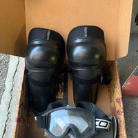 Ginocchiere ed occhiali da snowboard