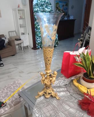 vaso con base in metallo 