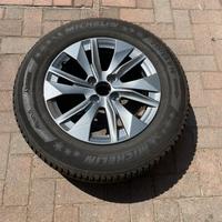 Peugeot 2008: cerchi originali con gomme invernali