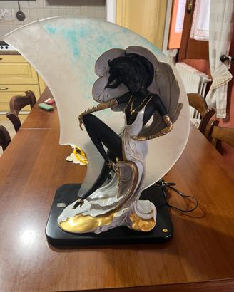 Scultura con lampada Carpie
