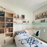  Camera singola- letto comodino libreria scrivania