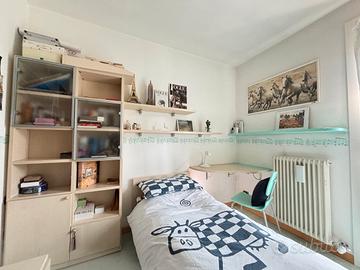  Camera singola- letto comodino libreria scrivania
