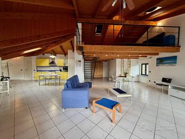 Attico / Mansarda di 158 m² con 2 locali a Andorno