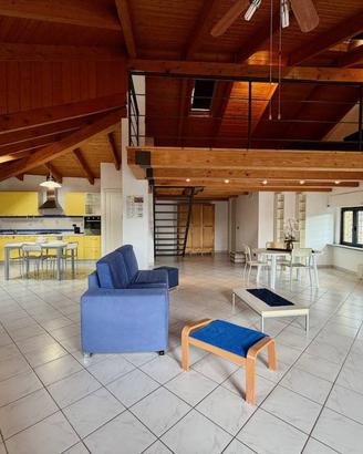 Attico / Mansarda di 158 m² con 2 locali a Andorno