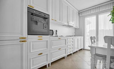 Cucina completa di elettrodomestici