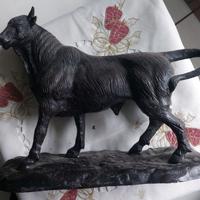 Toro in bronzo