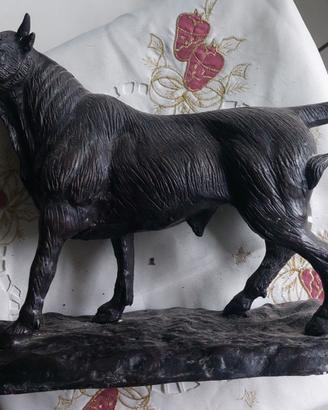 Toro in bronzo