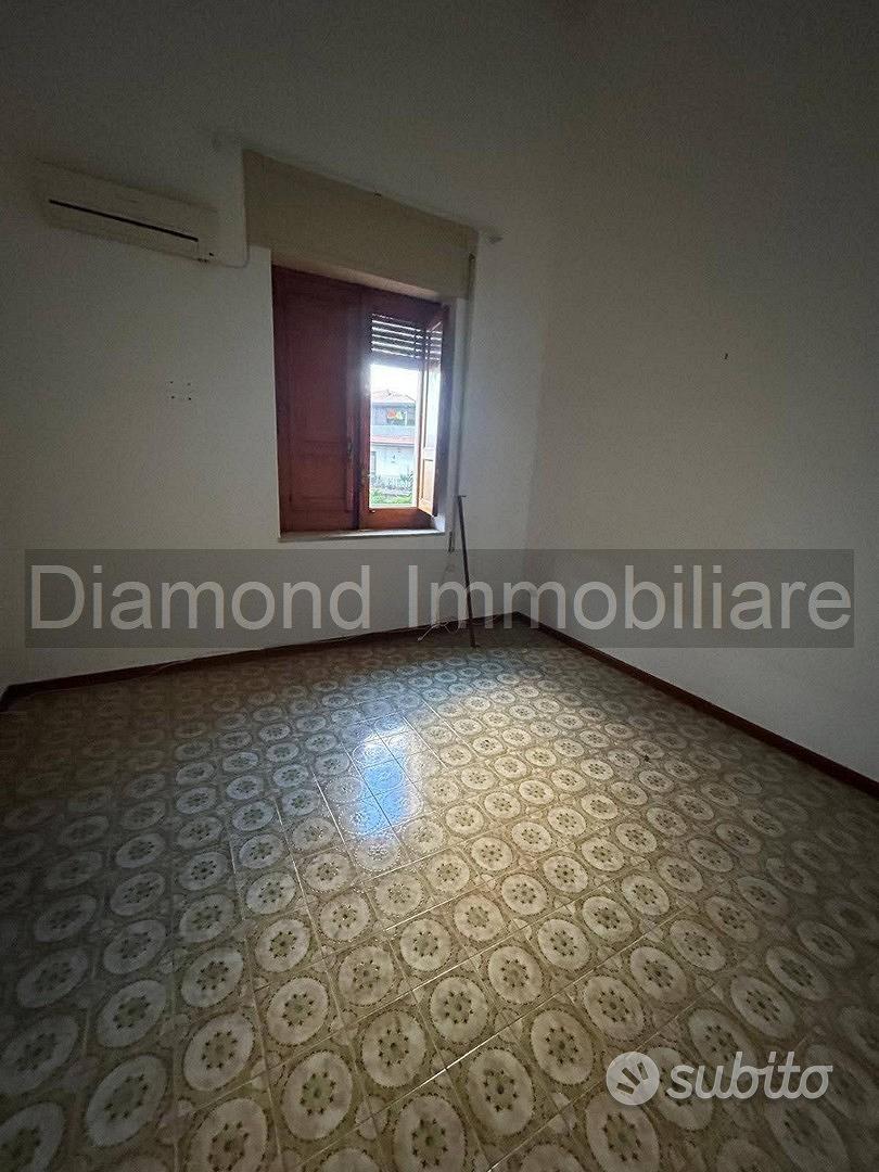 Appartamento piano rialzato ad Aci Catena - Vista 3