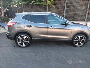 AFFAREEEE! QASHQAI CON MANUTENZIONE CERTIFICATA