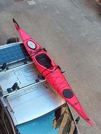 Kayak da mare con timone e portacanne