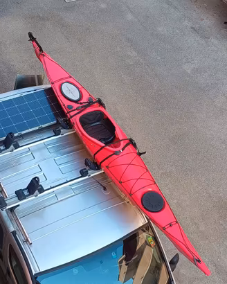 Kayak da mare con timone e portacanne