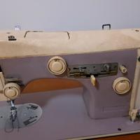 Macchina da Cucire Necchi 555