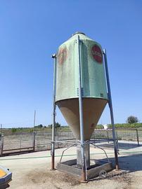 Silos con mangiatoia