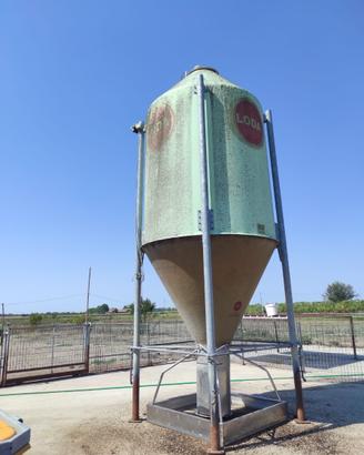 Silos con mangiatoia