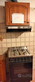 piano cottura con forno e cappa aspiratore 