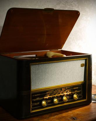Mobile giradischi valvolare del 1955 Radiomarelli