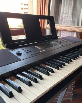 Yamaha PSR-E353 61 tasti + alimentatore + supporto