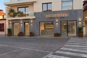 Locale Commerciale con Appartamenti