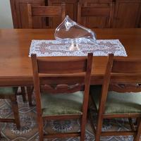 TAVOLO IN LEGNO NOCE MASSELLO E SEI POLTRONCINE