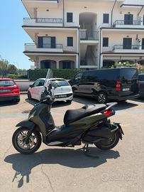 Beverly 300 S 2025