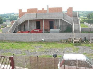 VILLA singola+Appartamento+Mq.10.000